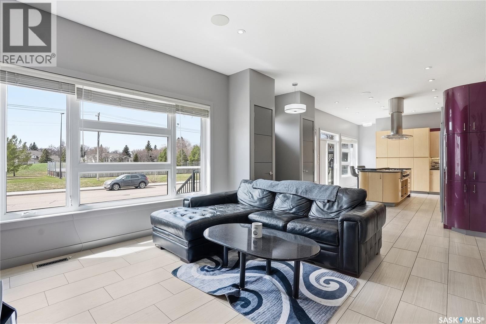201 Adelaide Street E, Saskatoon, SK - Indoor Photo Showing Living Room