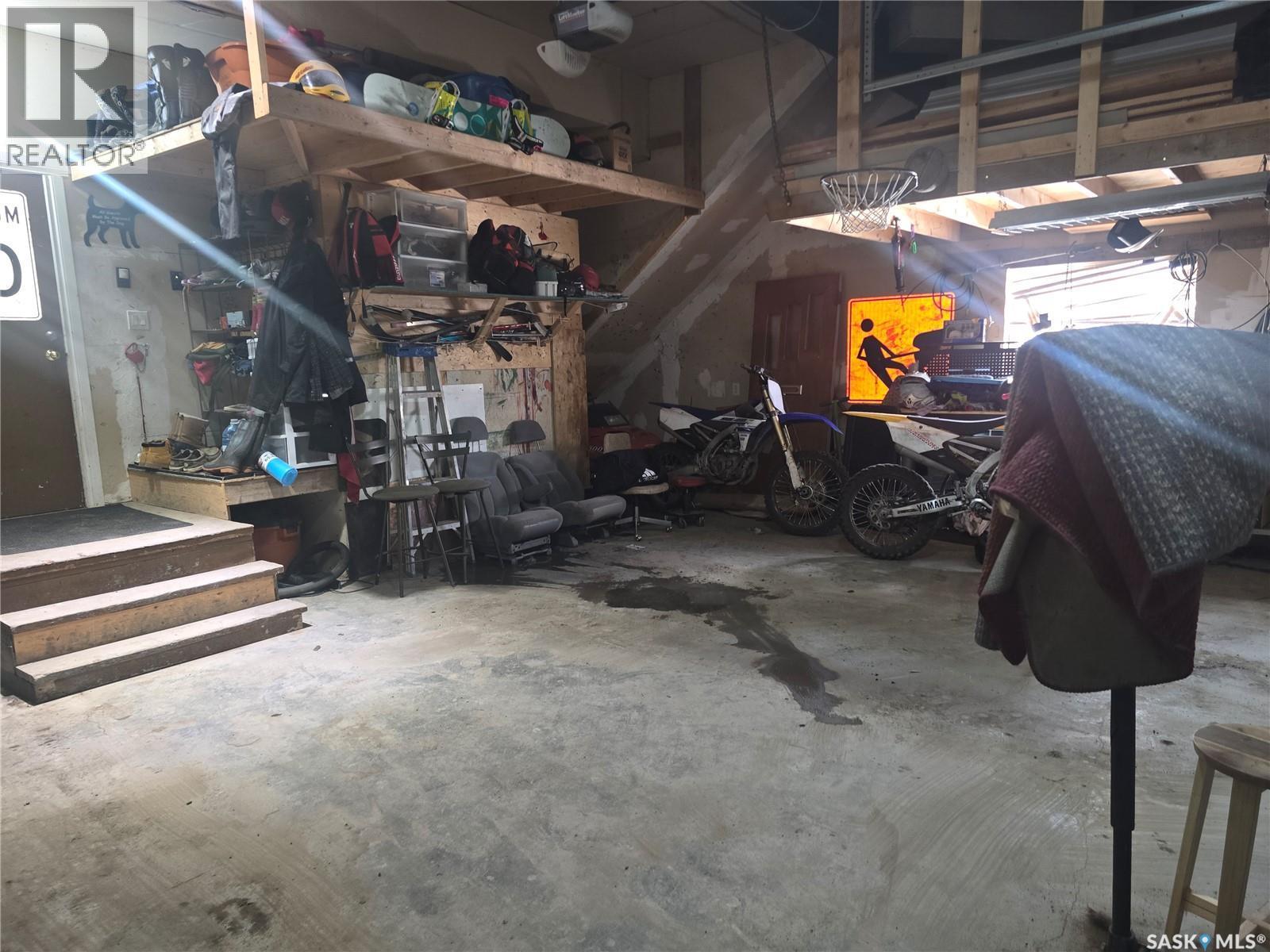 209 Allan Street, Dundurn, SK - Indoor Photo Showing Garage