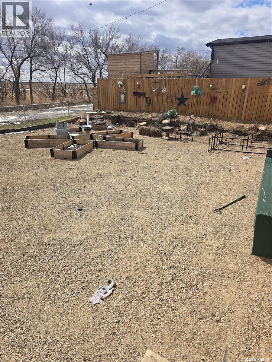 209 Allan Street, Dundurn, SK - Outdoor
