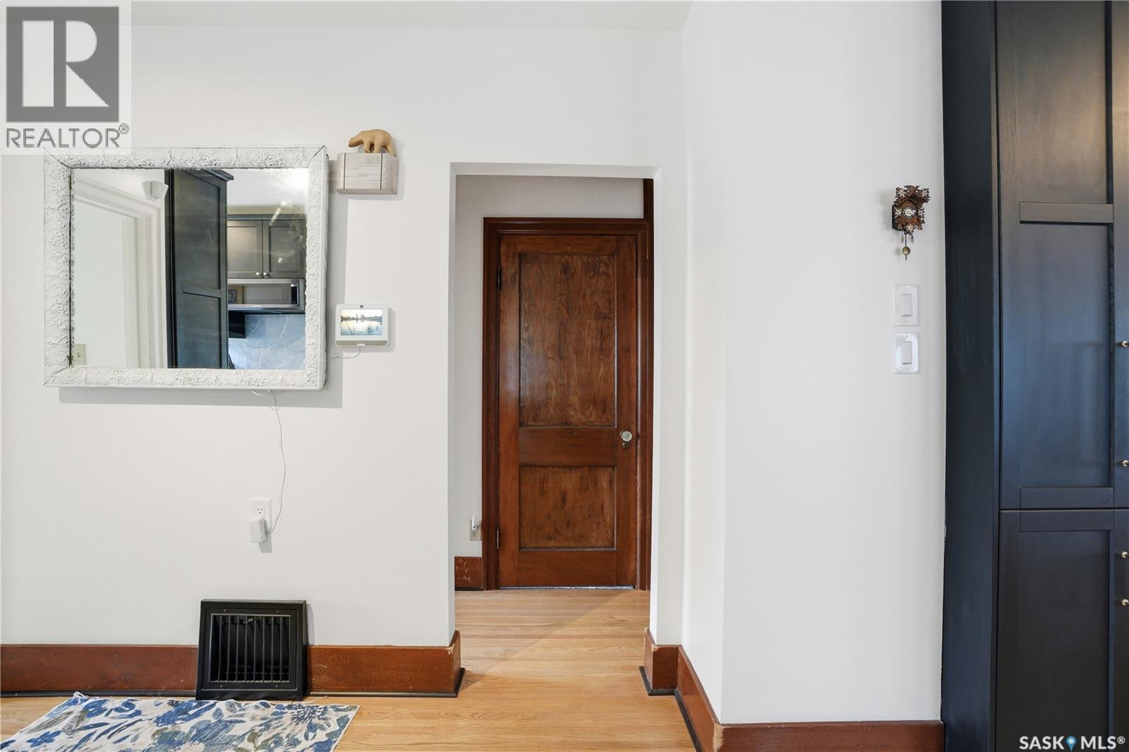 815 4Th Avenue N, Saskatoon, SK - Indoor