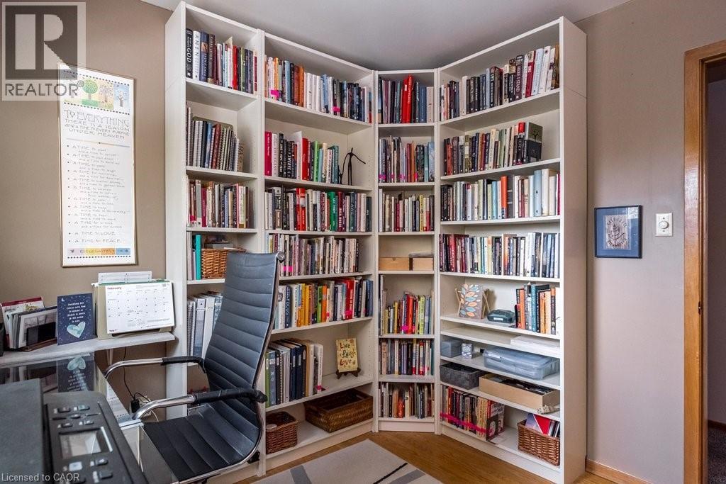 19 Chateau Court, Hamilton, ON - Indoor Photo Showing Office