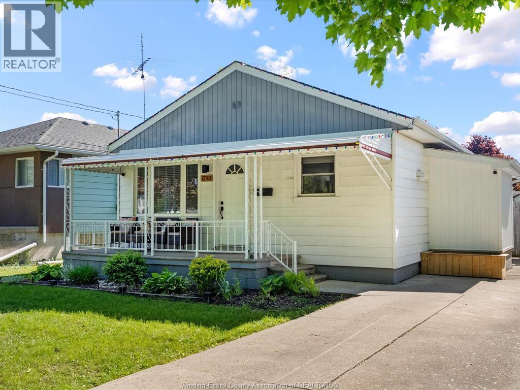 1733 Glendale, Windsor, ON - Outdoor With Deck Patio Veranda