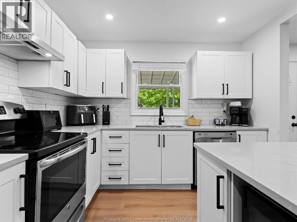 1733 Glendale, Windsor, ON - Indoor Photo Showing Kitchen