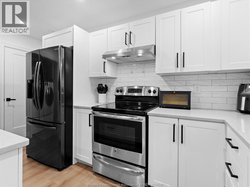 1733 Glendale, Windsor, ON - Indoor Photo Showing Kitchen