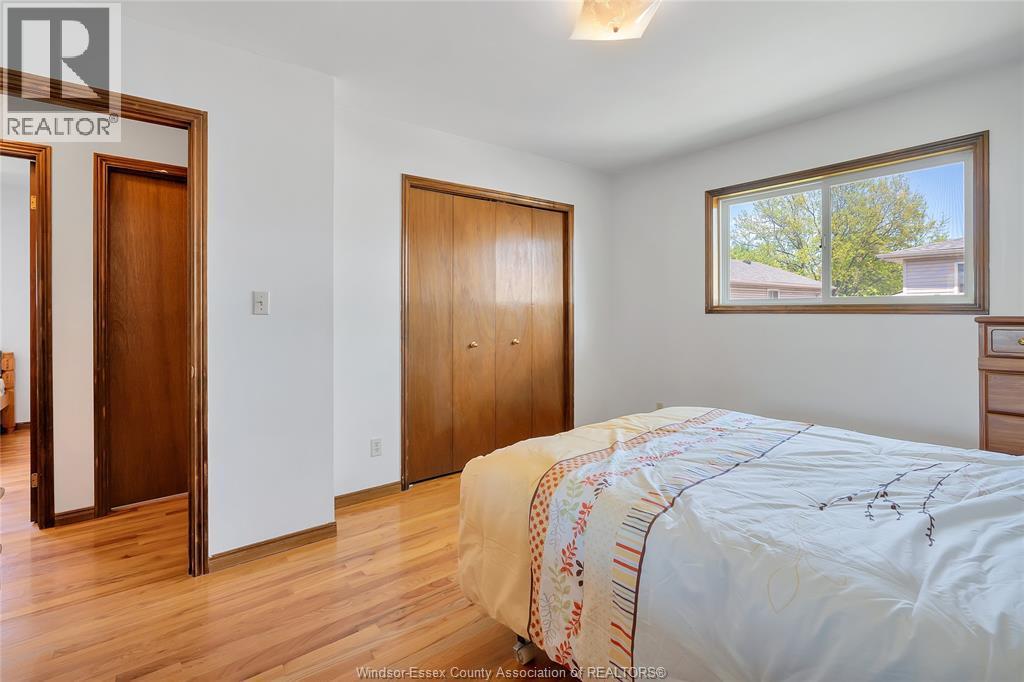 1042 Brookview Crescent, Windsor, ON - Indoor Photo Showing Bedroom