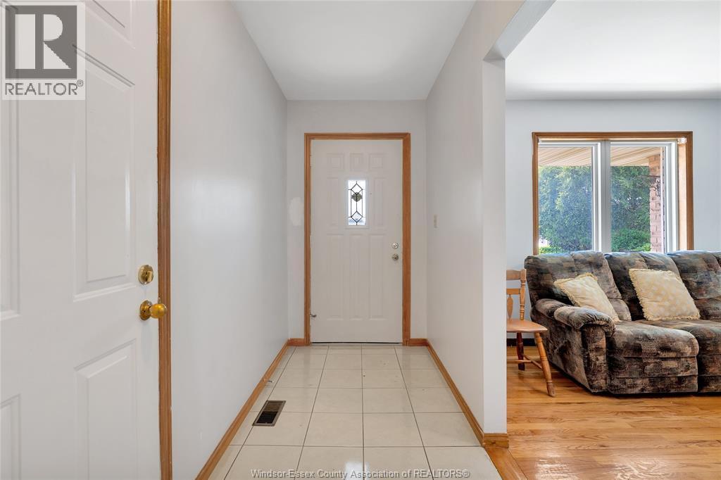 1042 Brookview Crescent, Windsor, ON - Indoor Photo Showing Other Room