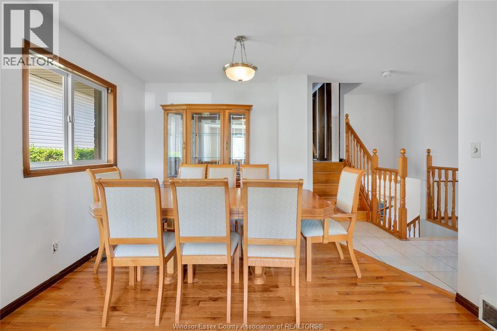 1042 Brookview Crescent, Windsor, ON - Indoor Photo Showing Dining Room