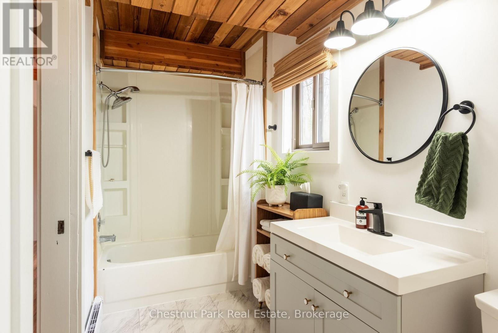 9 Jeffery Road, Parry Sound Remote Area (Lount), ON - Indoor Photo Showing Bathroom