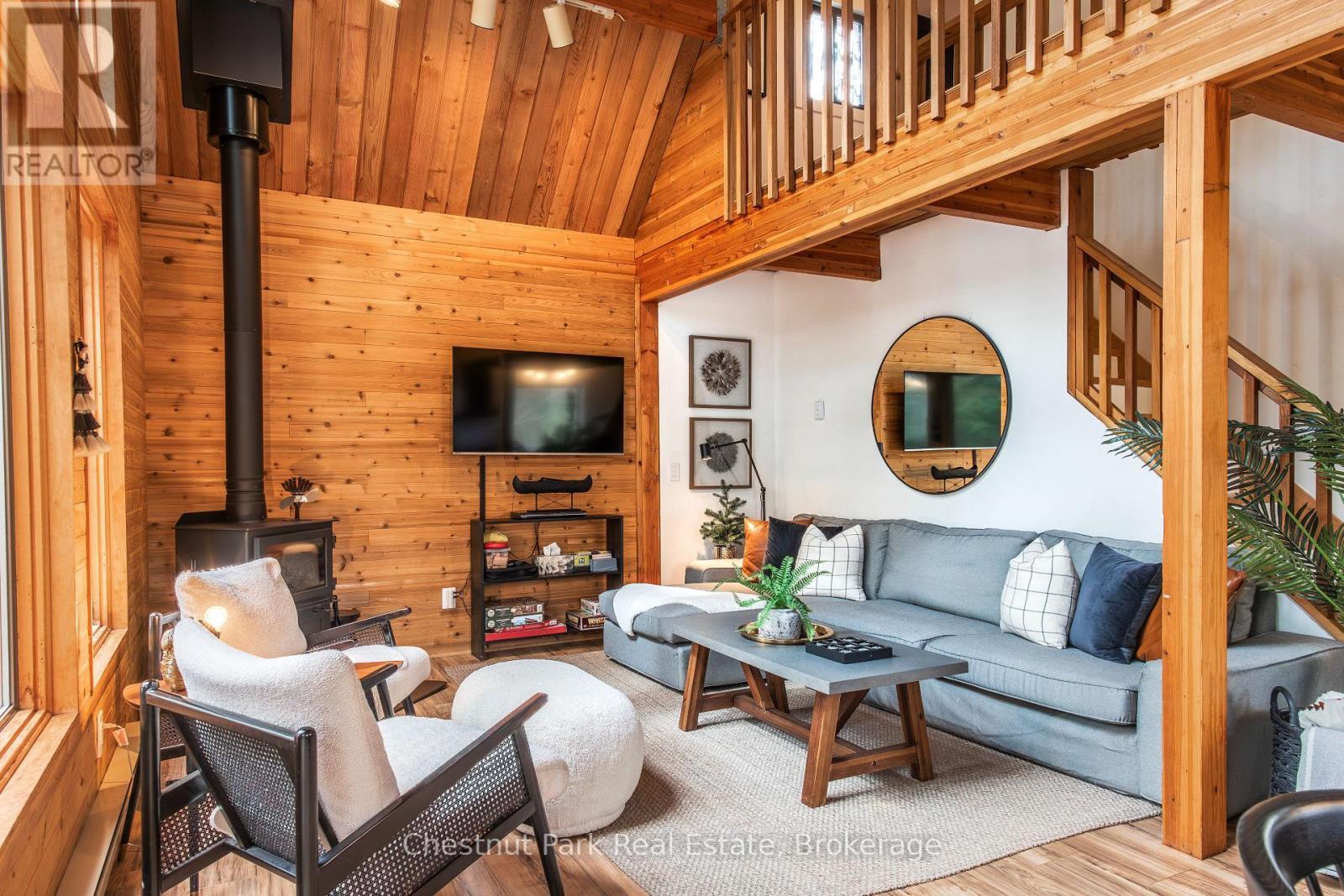 9 Jeffery Road, Parry Sound Remote Area (Lount), ON - Indoor Photo Showing Living Room