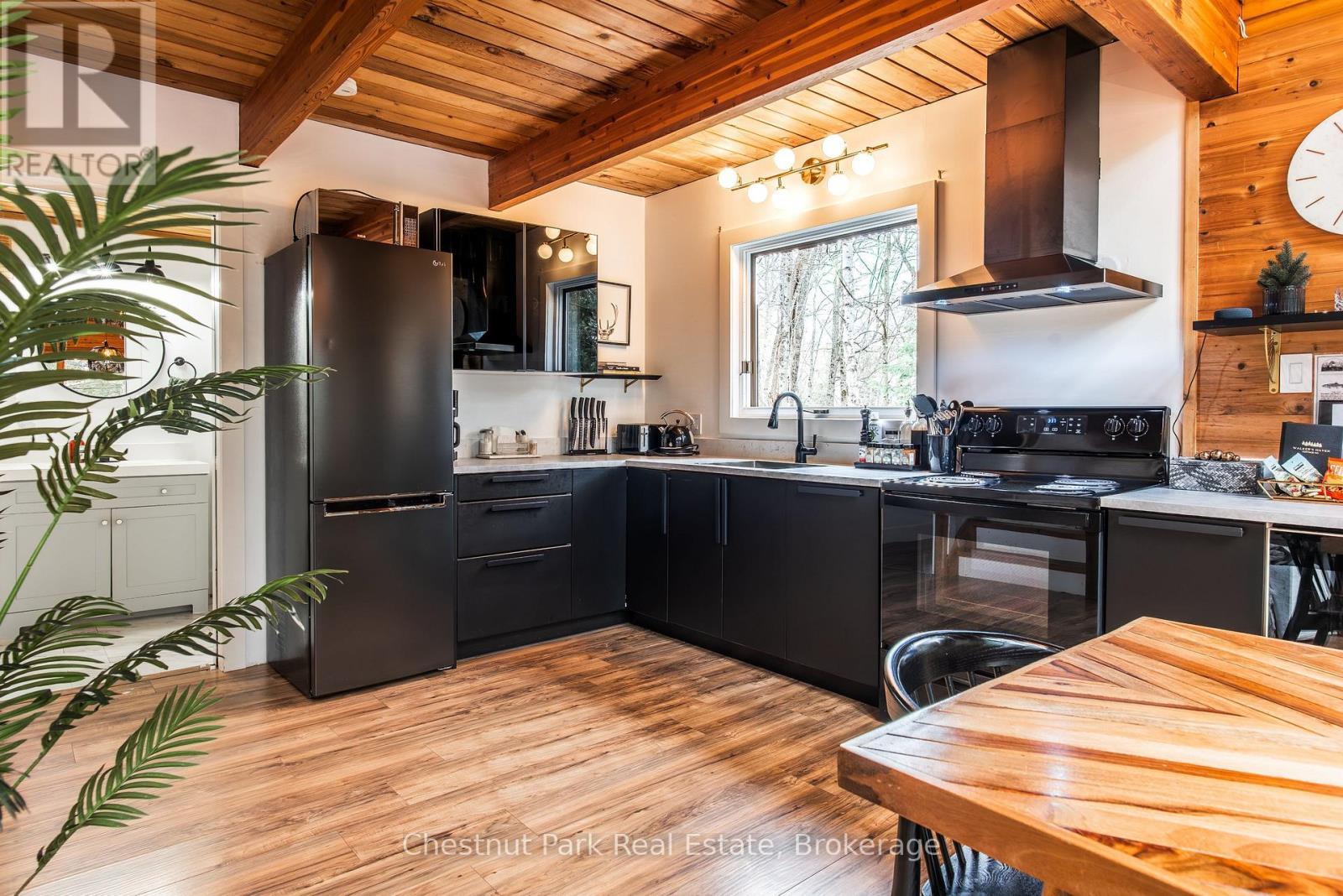 9 Jeffery Road, Parry Sound Remote Area (Lount), ON - Indoor Photo Showing Other Room
