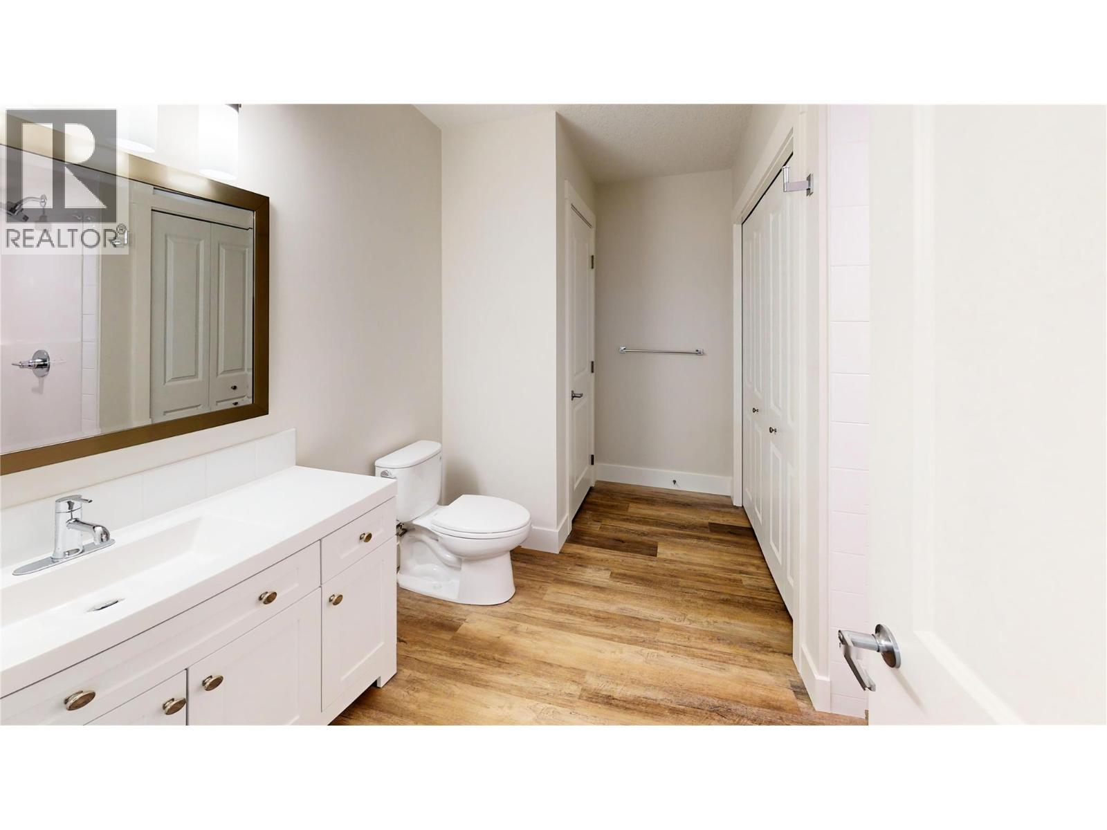 4868 Riverview Drive Unit# 118, Edgewater, BC - Indoor Photo Showing Bathroom
