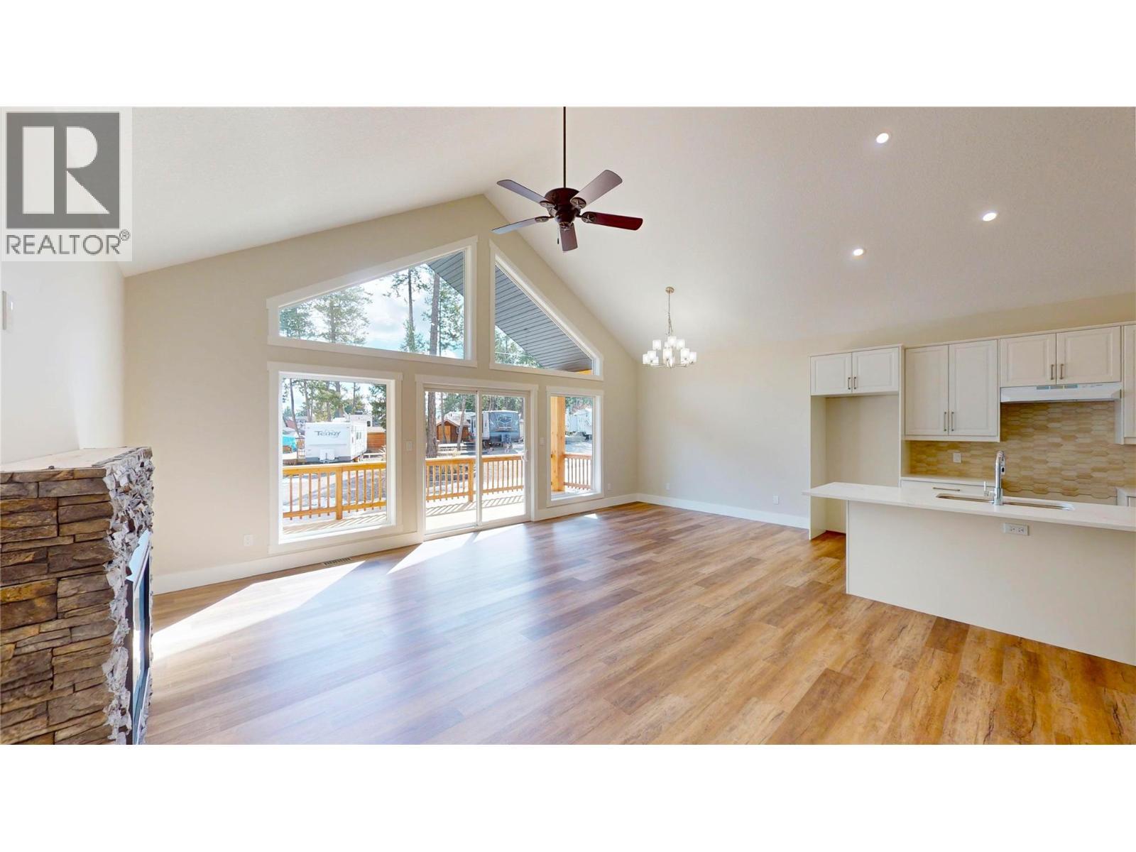 4868 Riverview Drive Unit# 118, Edgewater, BC - Indoor Photo Showing Other Room