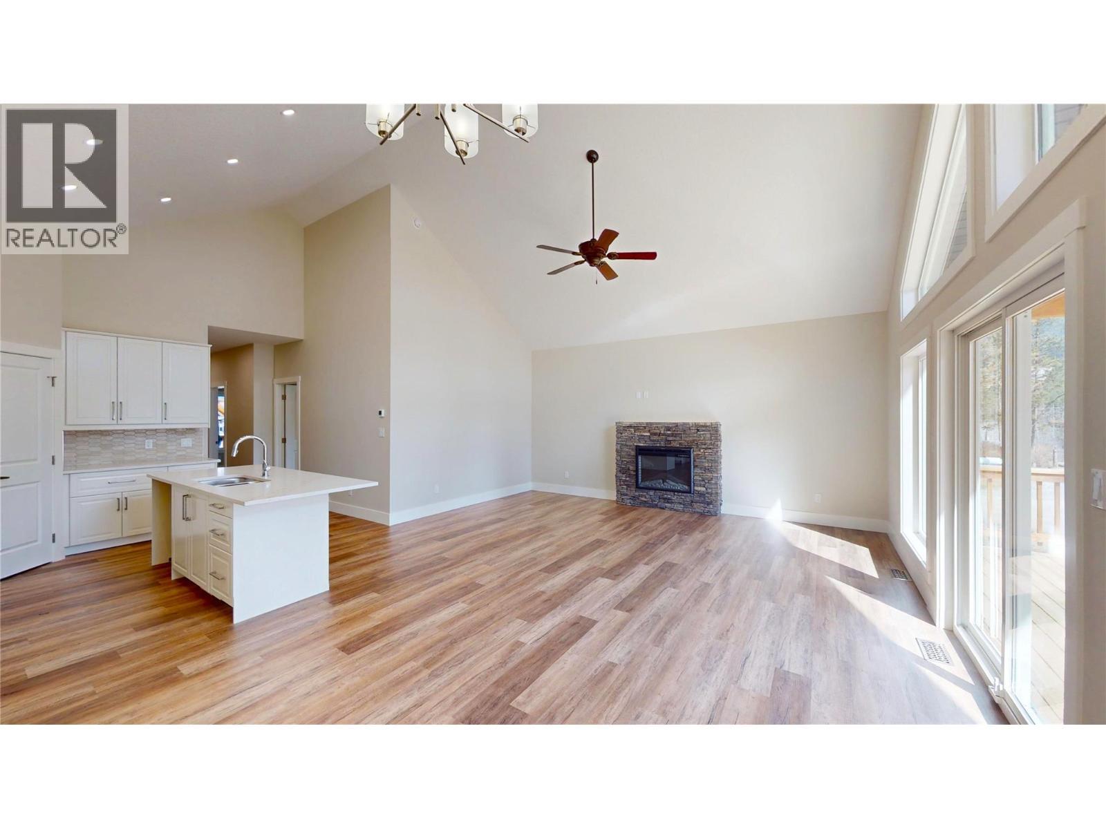 4868 Riverview Drive Unit# 118, Edgewater, BC - Indoor With Fireplace