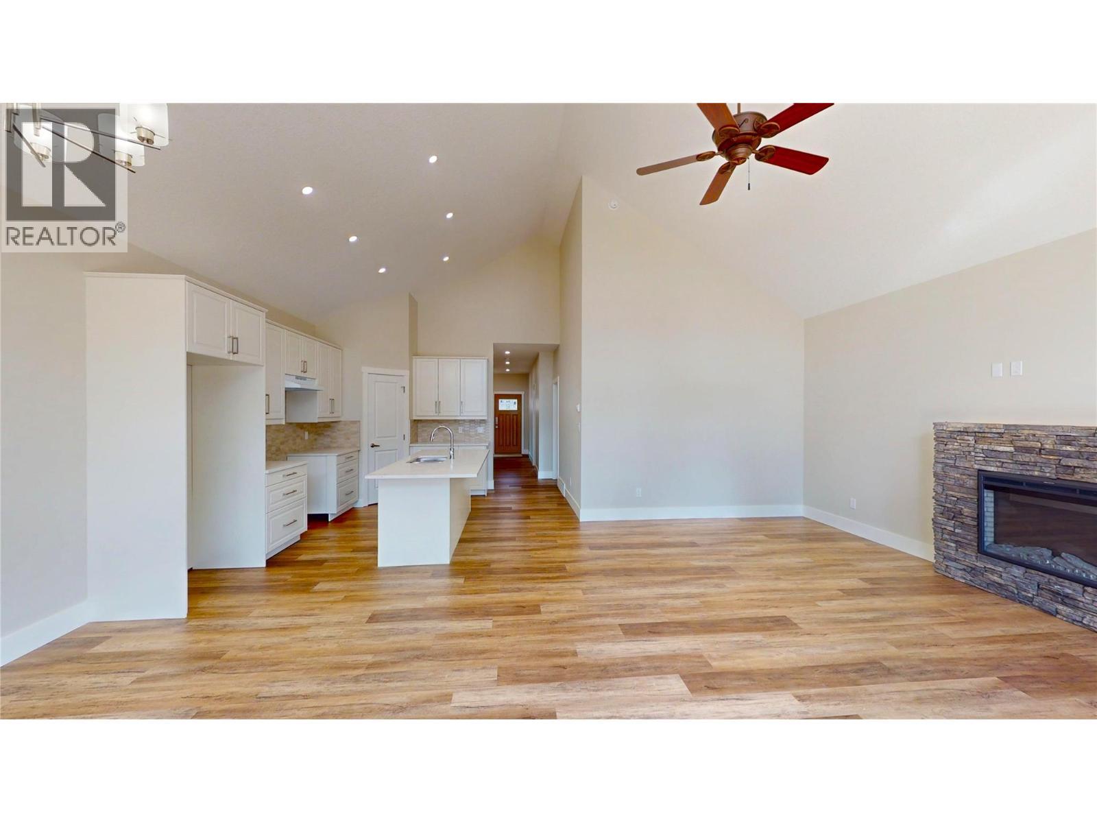 4868 Riverview Drive Unit# 118, Edgewater, BC - Indoor With Fireplace