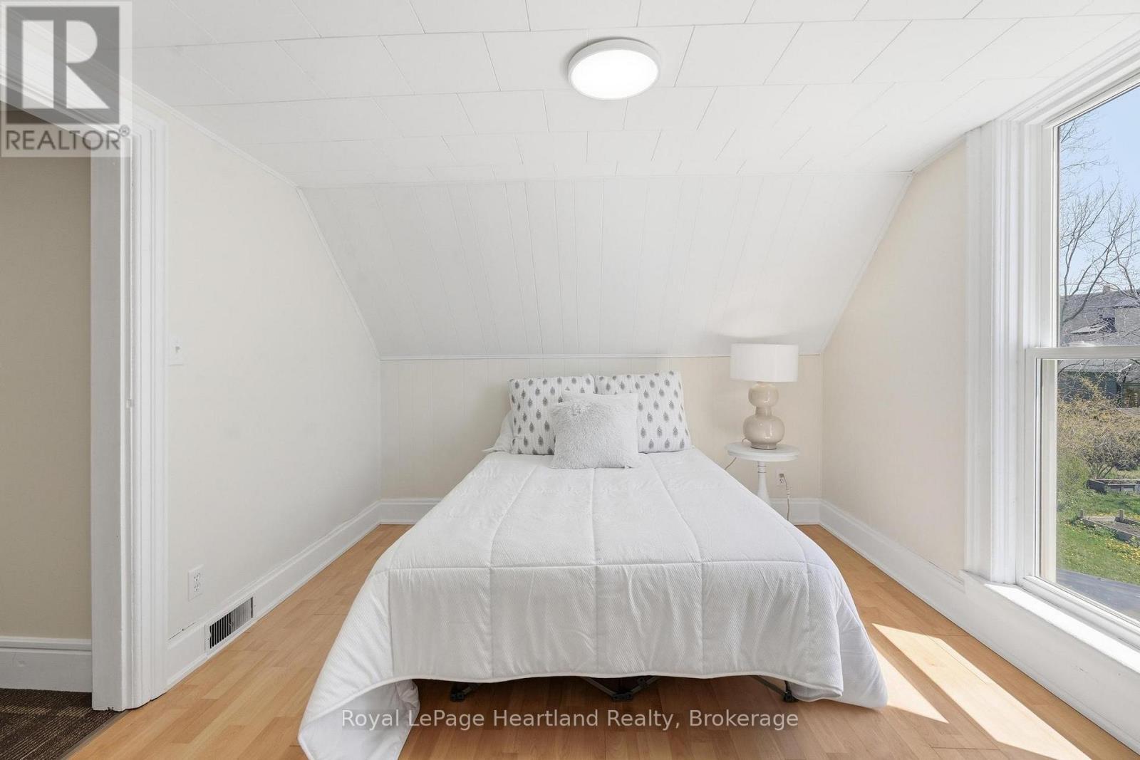 50 Church Street, Goderich (Goderich (Town)), ON - Indoor Photo Showing Bedroom
