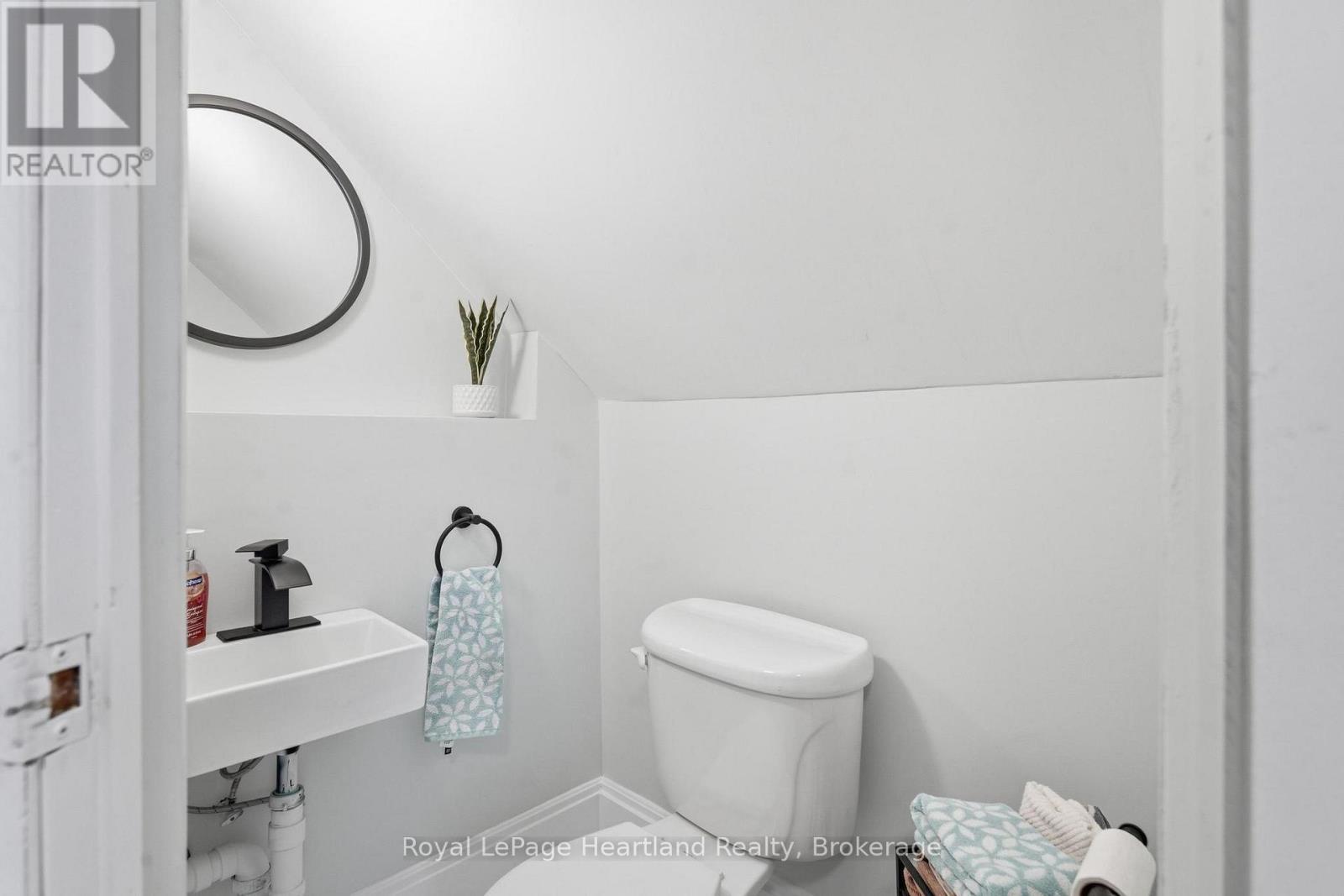 50 Church Street, Goderich (Goderich (Town)), ON - Indoor Photo Showing Bathroom