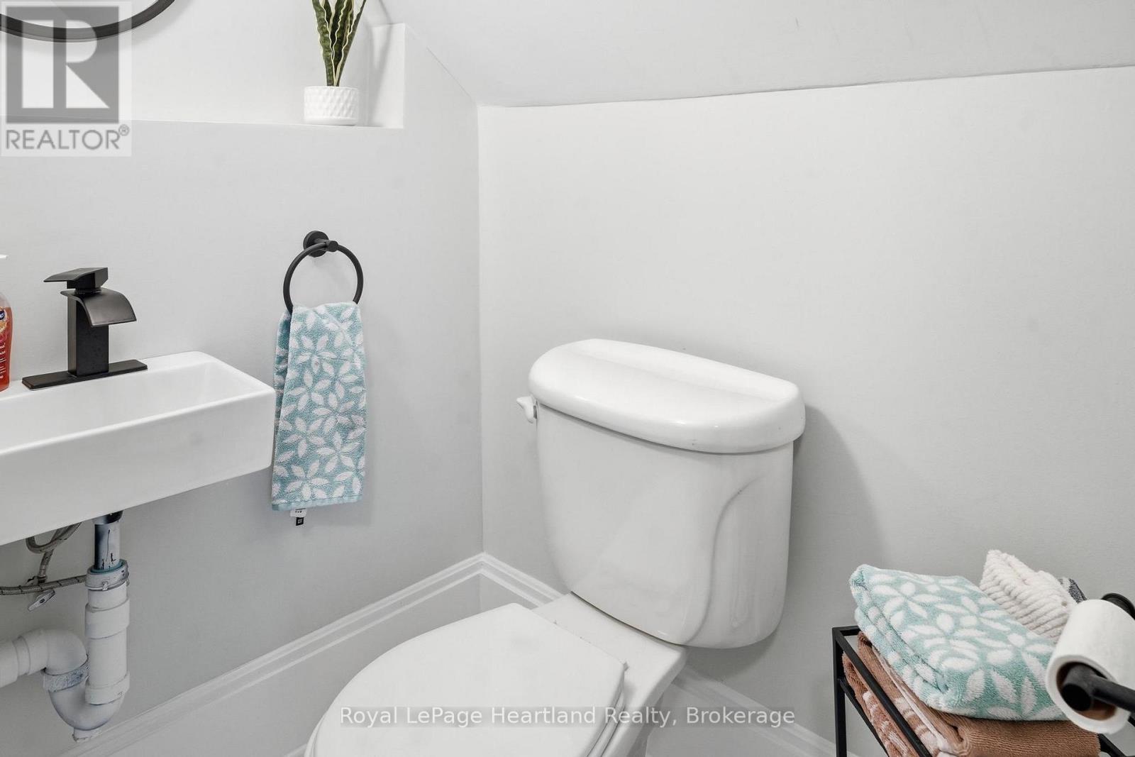 50 Church Street, Goderich (Goderich (Town)), ON - Indoor Photo Showing Bathroom