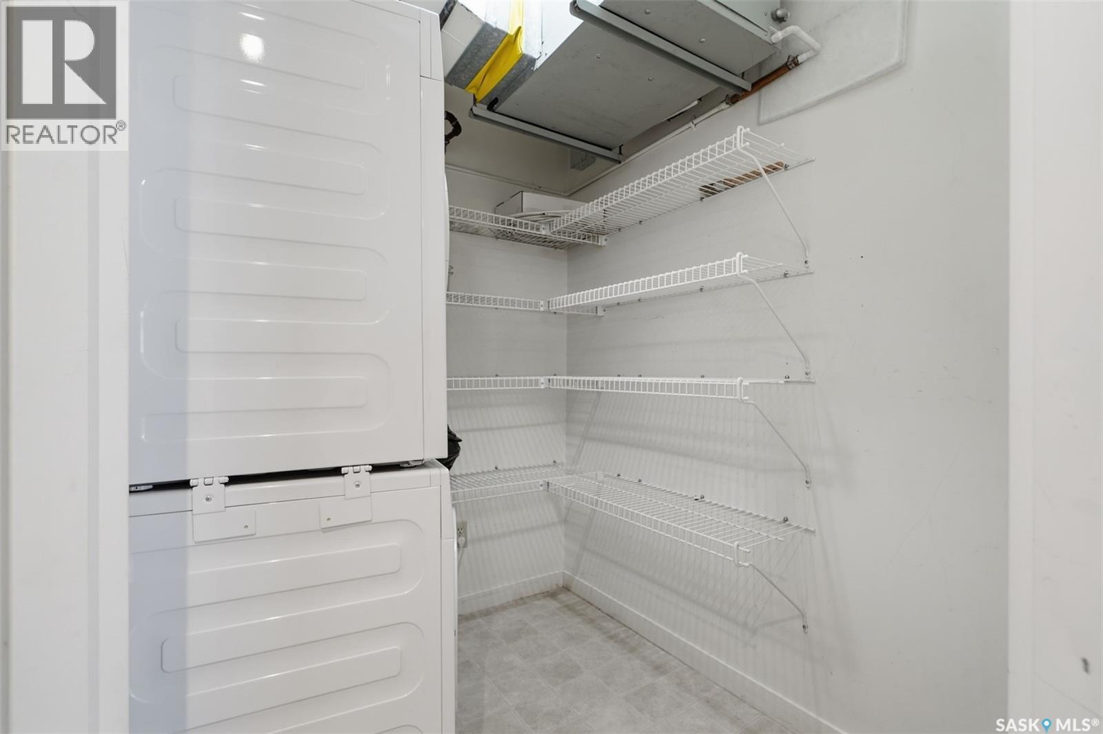 1080 424 Spadina Crescent E, Saskatoon, SK - Indoor With Storage