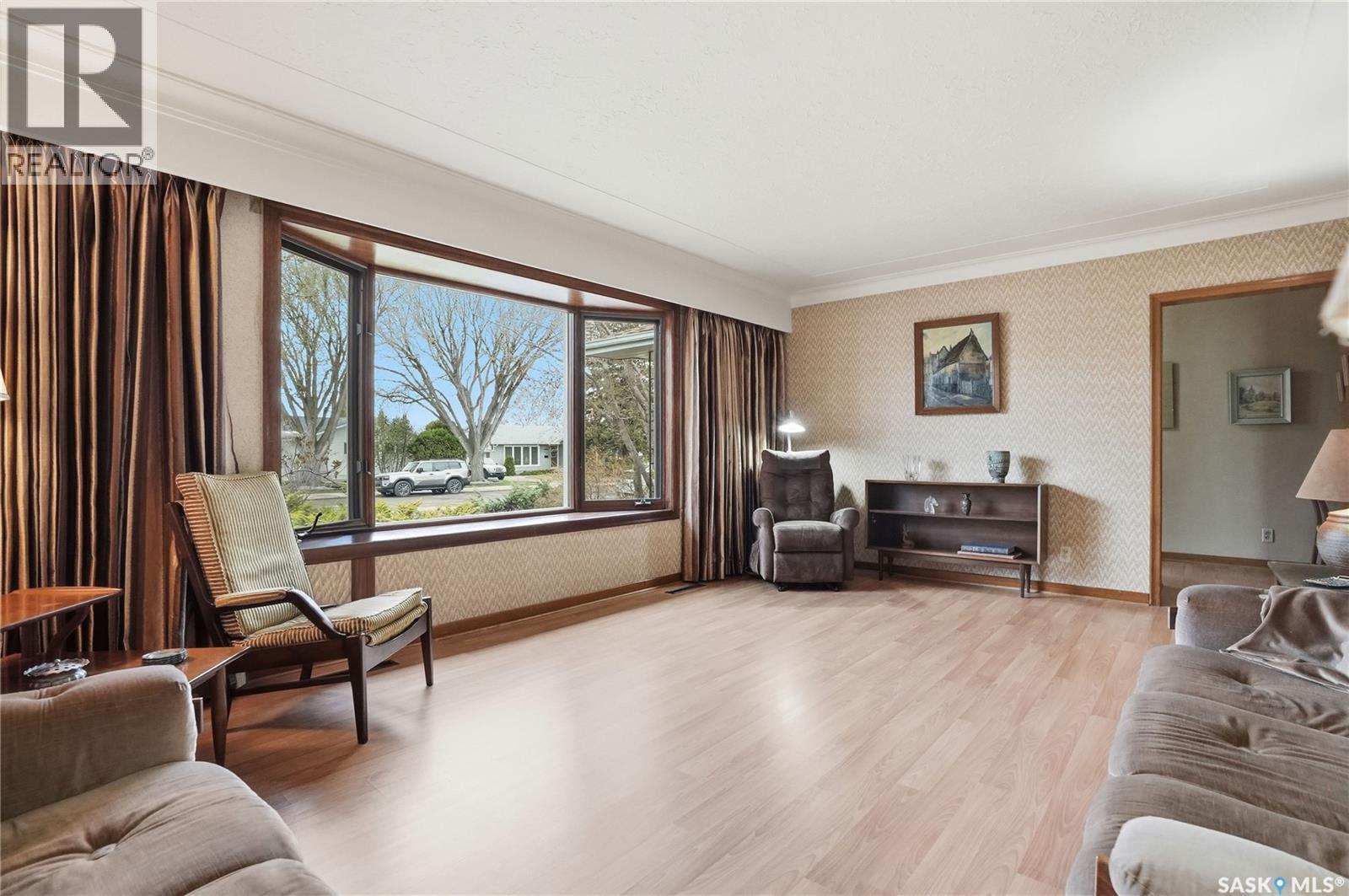 517 Copland Crescent, Saskatoon, SK - Indoor Photo Showing Living Room