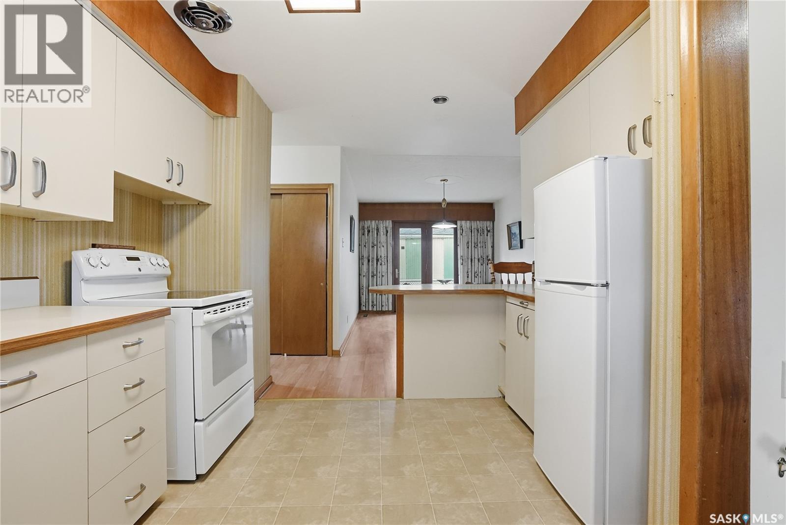 517 Copland Crescent, Saskatoon, SK - Indoor Photo Showing Kitchen