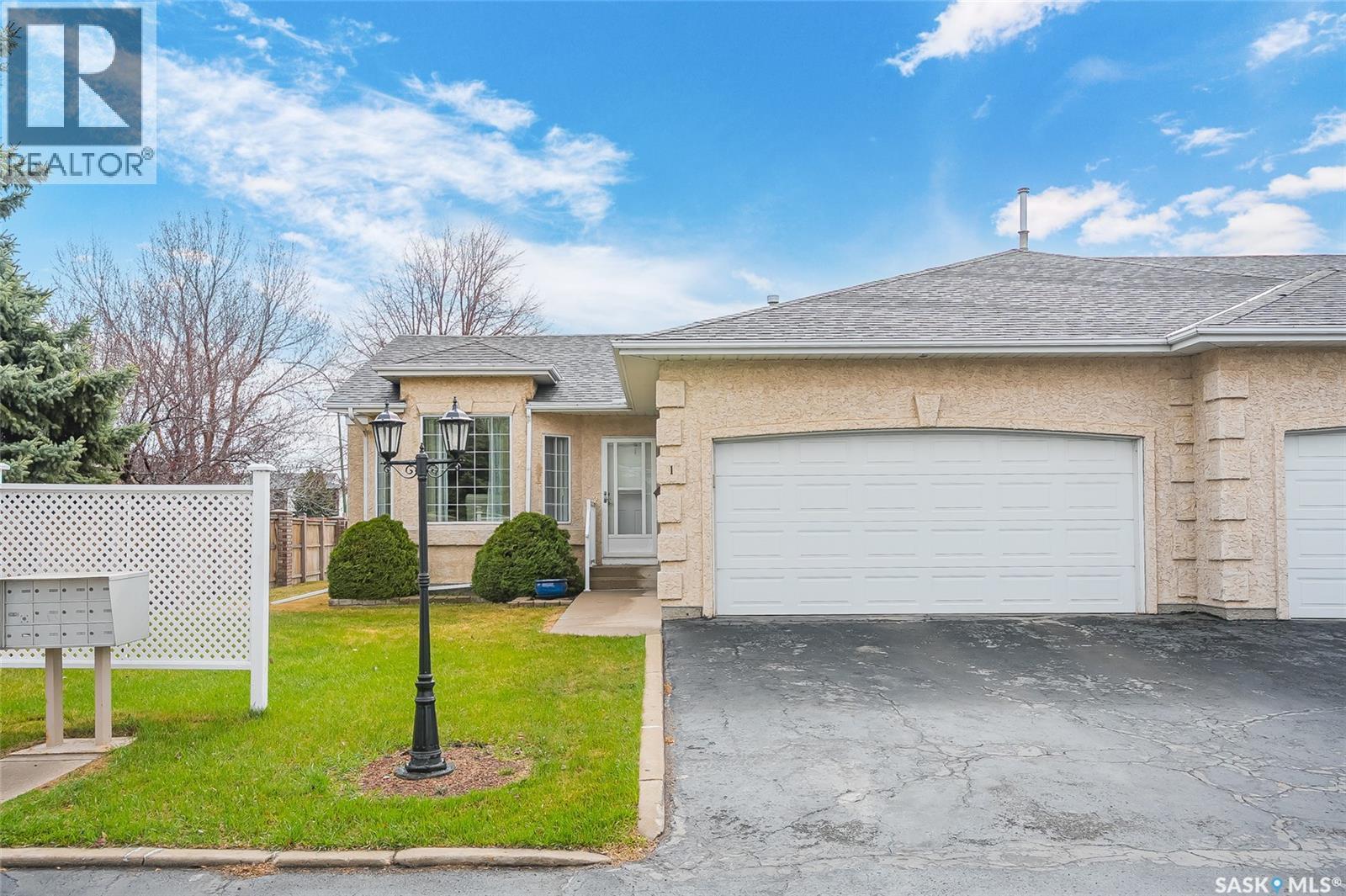 1 135 Pinehouse Drive, Saskatoon, SK - Outdoor
