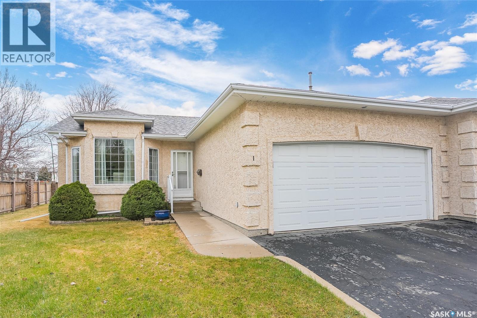 1 135 Pinehouse Drive, Saskatoon, SK - Outdoor