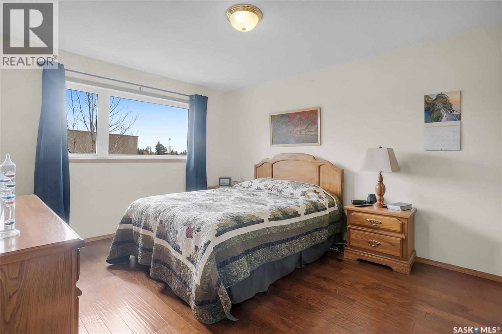 1 135 Pinehouse Drive, Saskatoon, SK - Indoor Photo Showing Bedroom