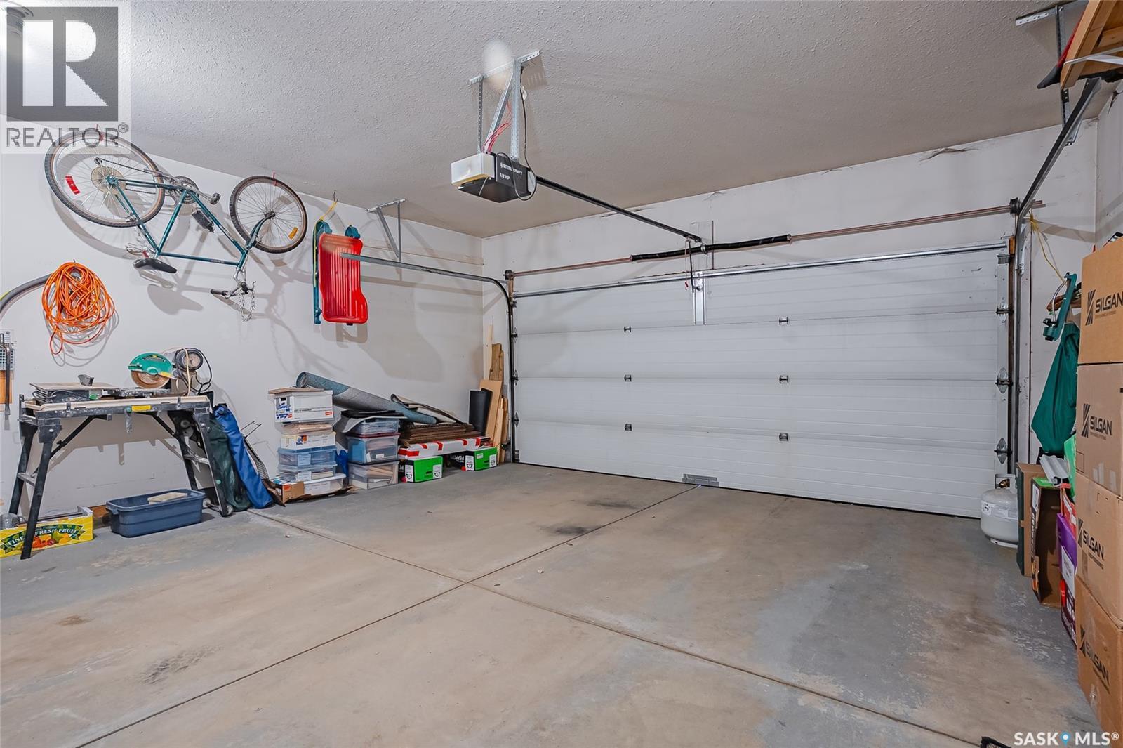 1 135 Pinehouse Drive, Saskatoon, SK - Indoor Photo Showing Garage