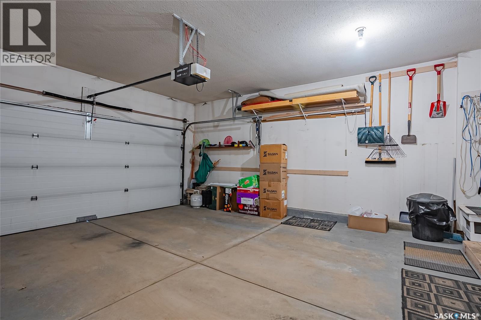 1 135 Pinehouse Drive, Saskatoon, SK - Indoor Photo Showing Garage