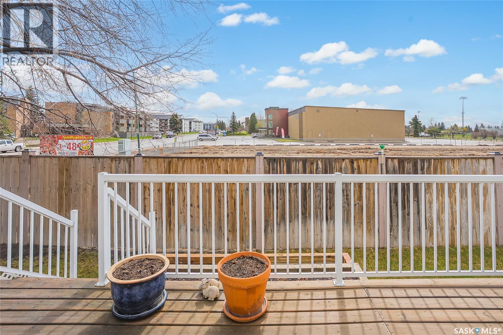 1 135 Pinehouse Drive, Saskatoon, SK - Outdoor
