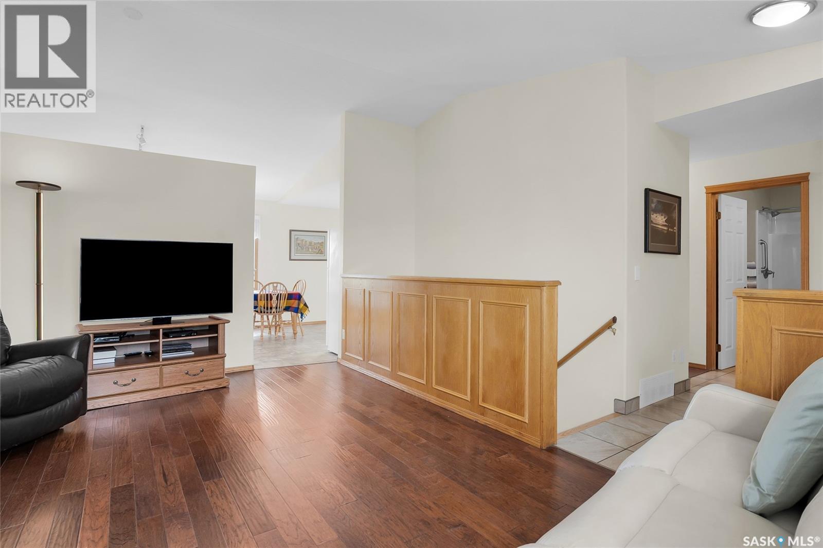 1 135 Pinehouse Drive, Saskatoon, SK - Indoor Photo Showing Living Room