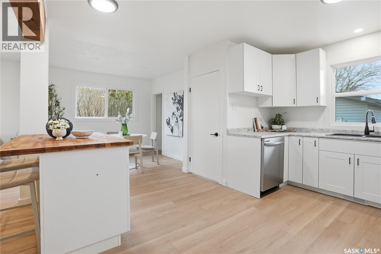 2201 Broadway Avenue, Saskatoon, SK - Indoor Photo Showing Kitchen