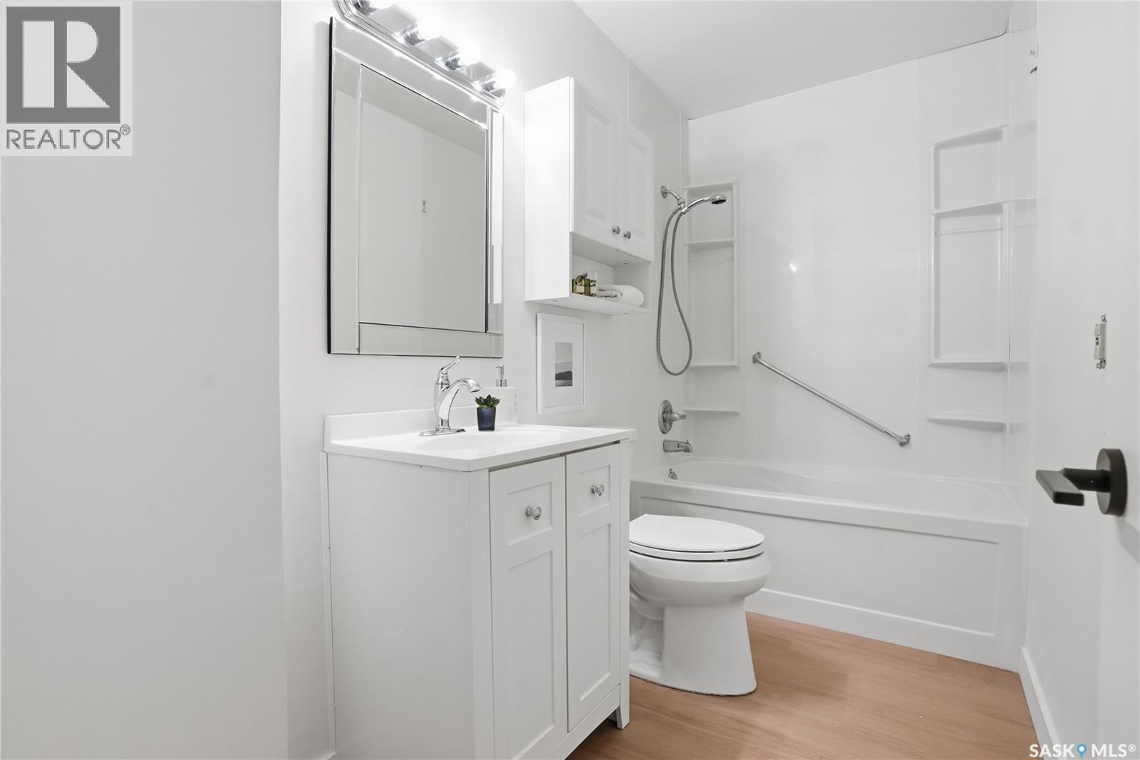 2201 Broadway Avenue, Saskatoon, SK - Indoor Photo Showing Bathroom