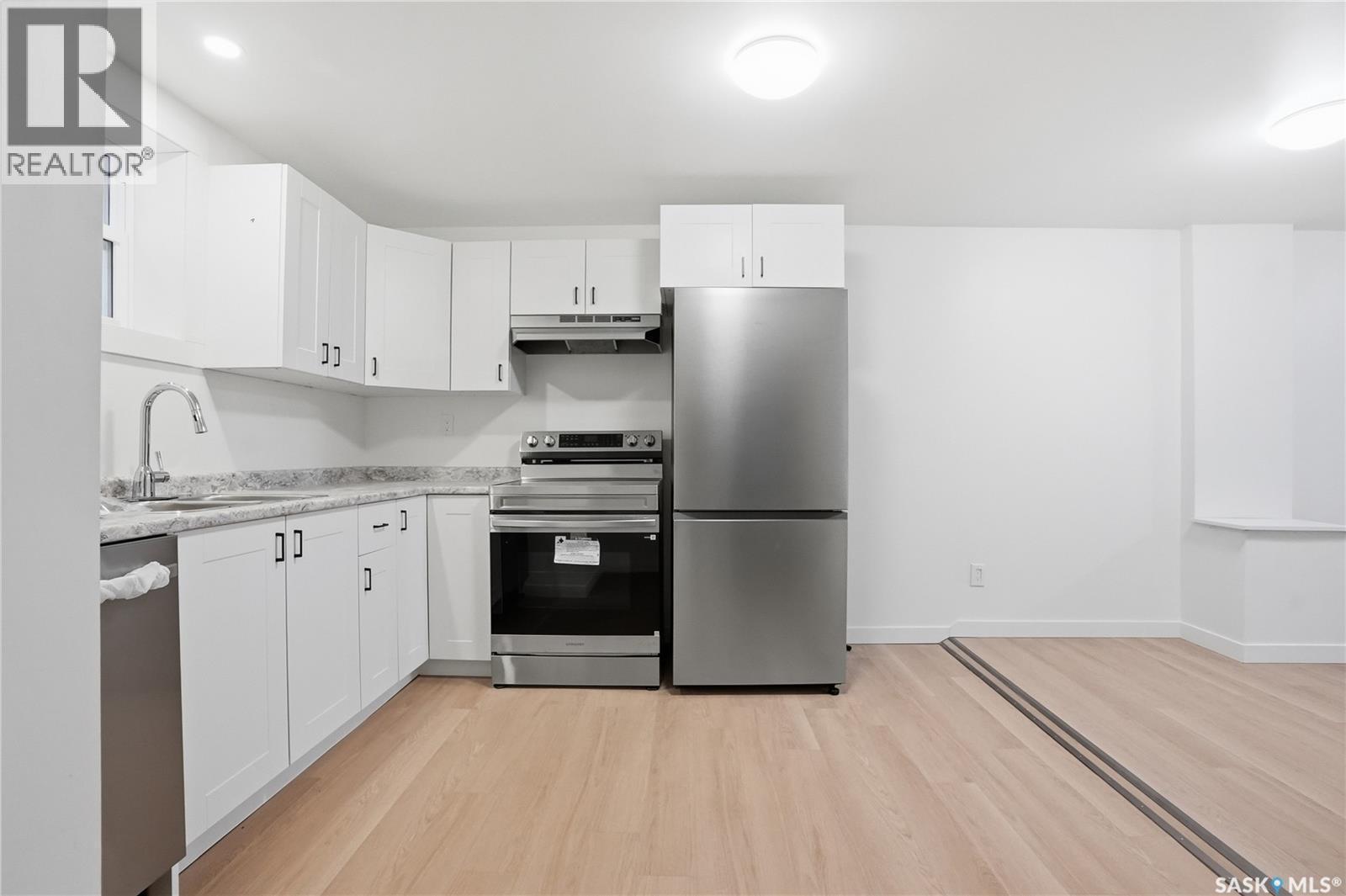 2201 Broadway Avenue, Saskatoon, SK - Indoor Photo Showing Kitchen