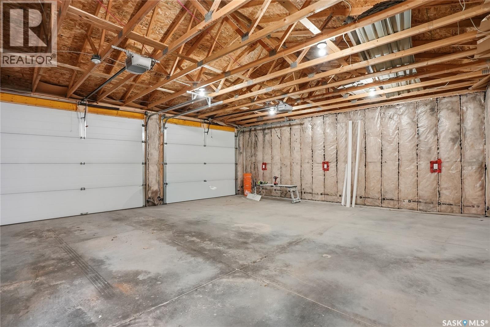 2201 Broadway Avenue, Saskatoon, SK - Indoor Photo Showing Garage