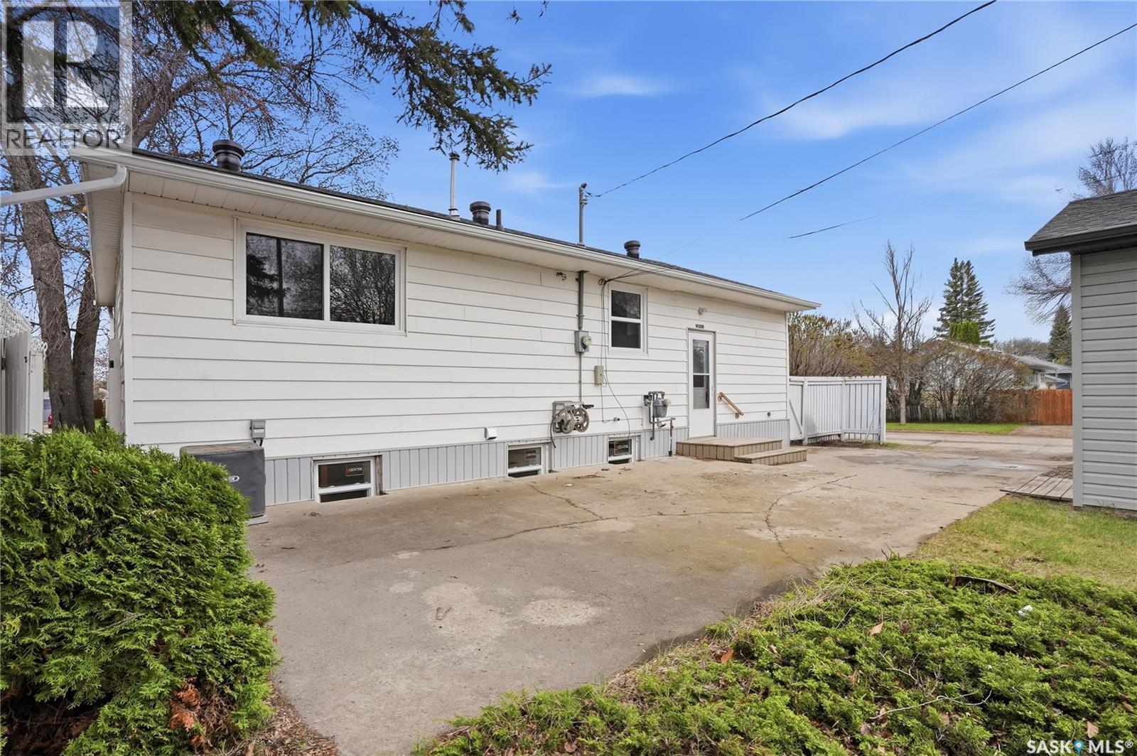 2201 Broadway Avenue, Saskatoon, SK - Outdoor With Exterior