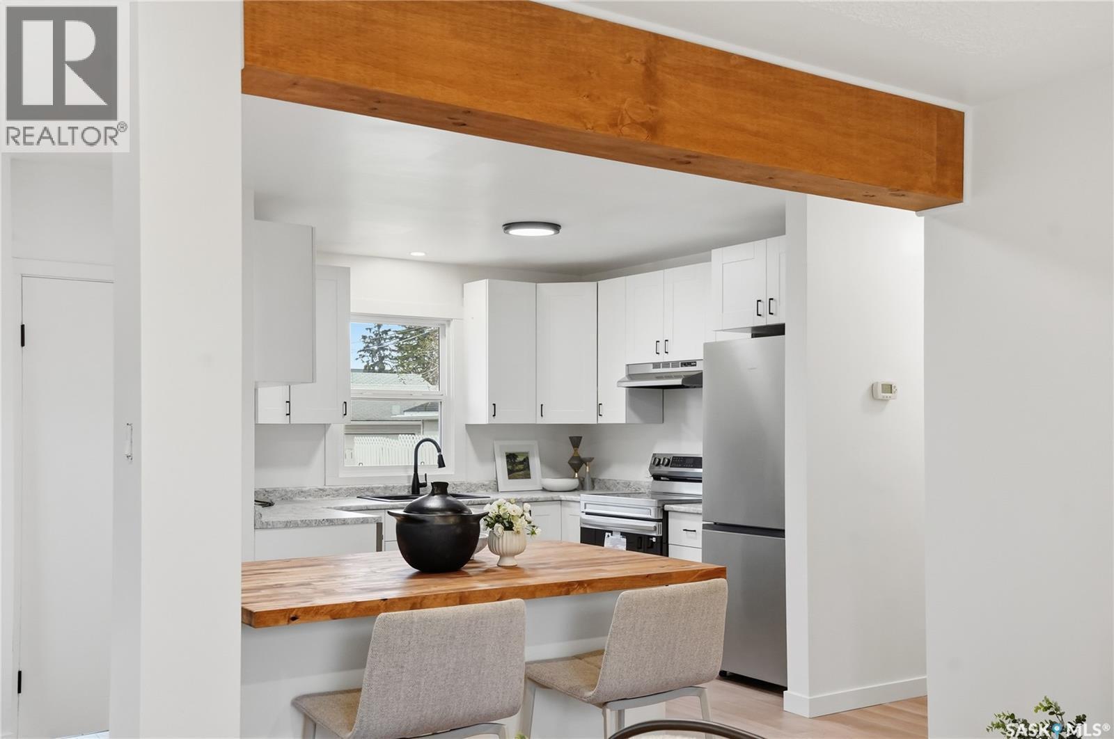 2201 Broadway Avenue, Saskatoon, SK - Indoor Photo Showing Kitchen