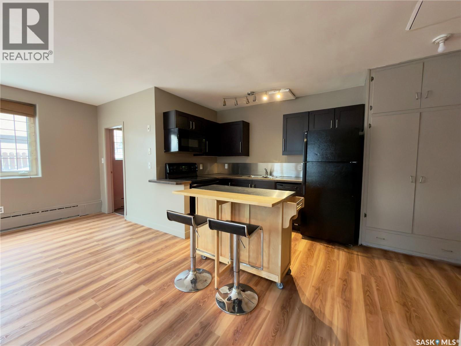 2 400 4Th Avenue N, Saskatoon, SK - Indoor Photo Showing Kitchen With Double Sink