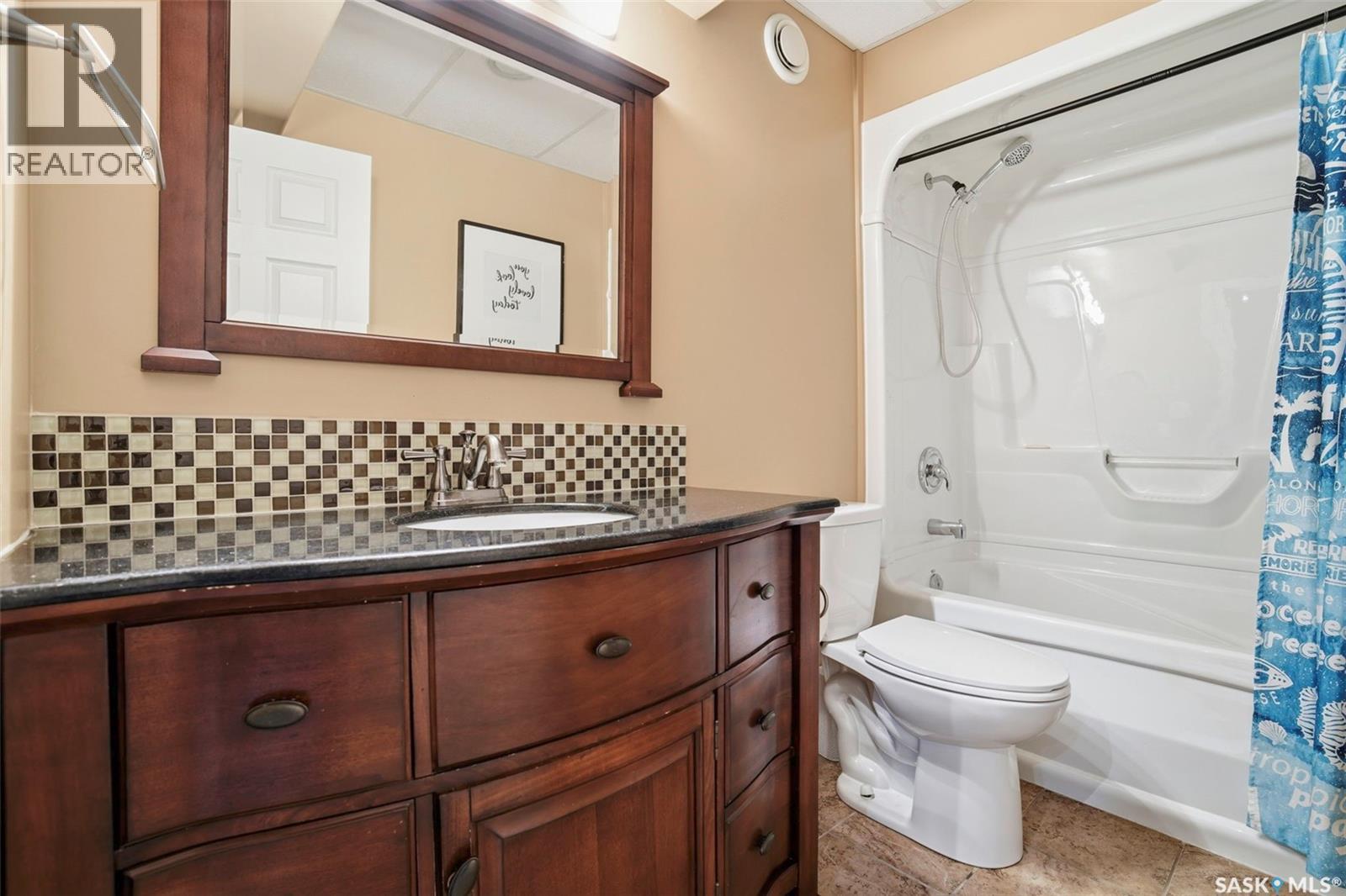 21 1600 Muzzy Drive, Prince Albert, SK - Indoor Photo Showing Bathroom