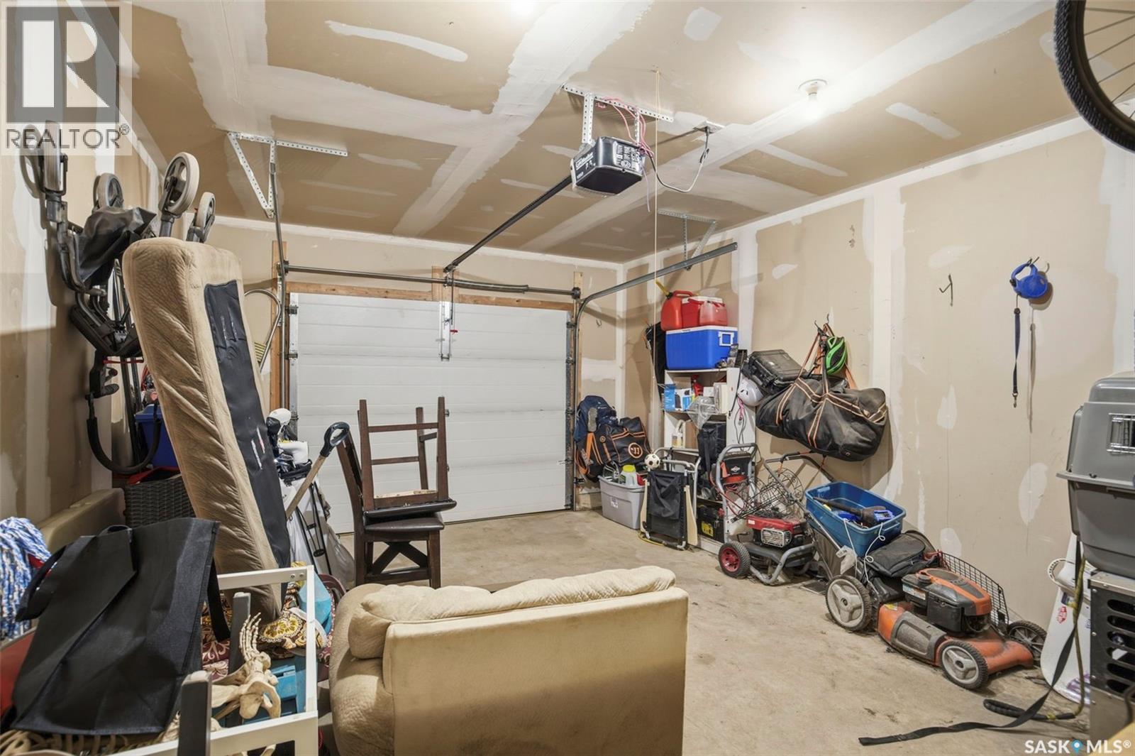21 1600 Muzzy Drive, Prince Albert, SK - Indoor Photo Showing Garage