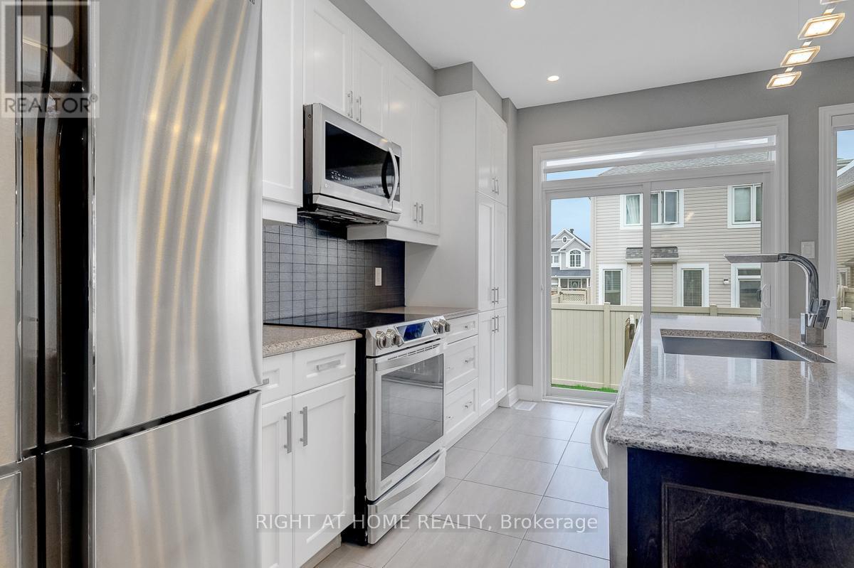 771 Devario Crescent, Ottawa, ON - Indoor Photo Showing Kitchen With Upgraded Kitchen