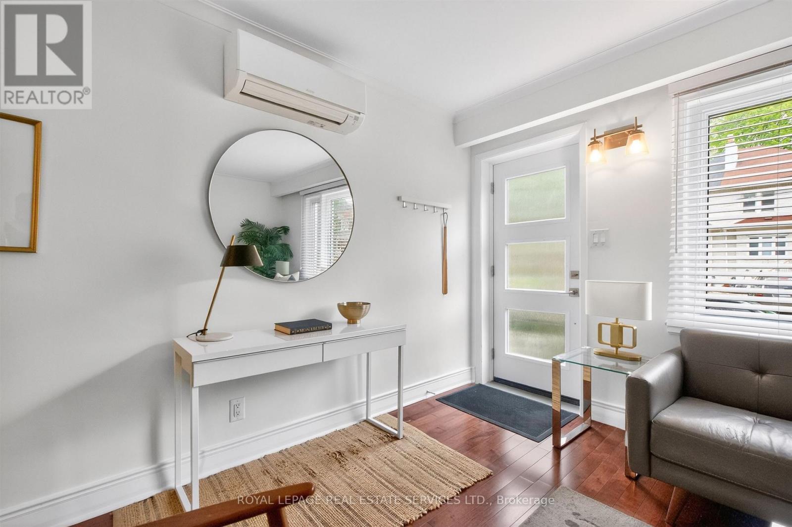 25 Lorindale Avenue, Toronto, ON - Indoor