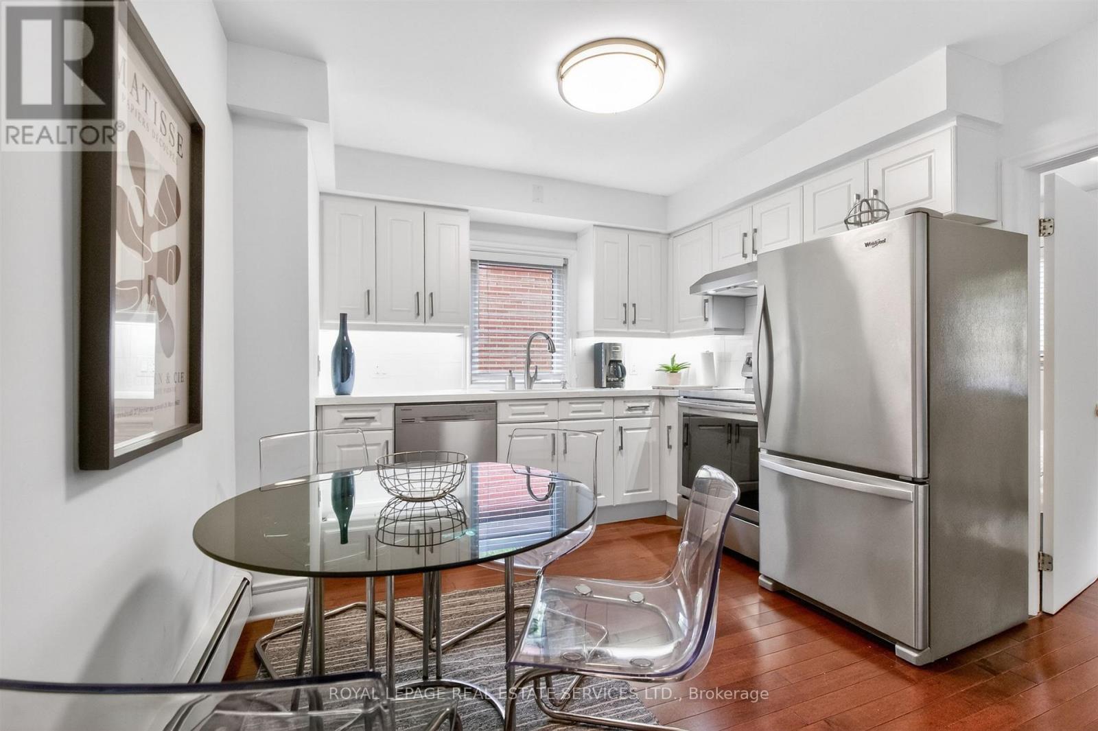 25 Lorindale Avenue, Toronto, ON - Indoor Photo Showing Kitchen
