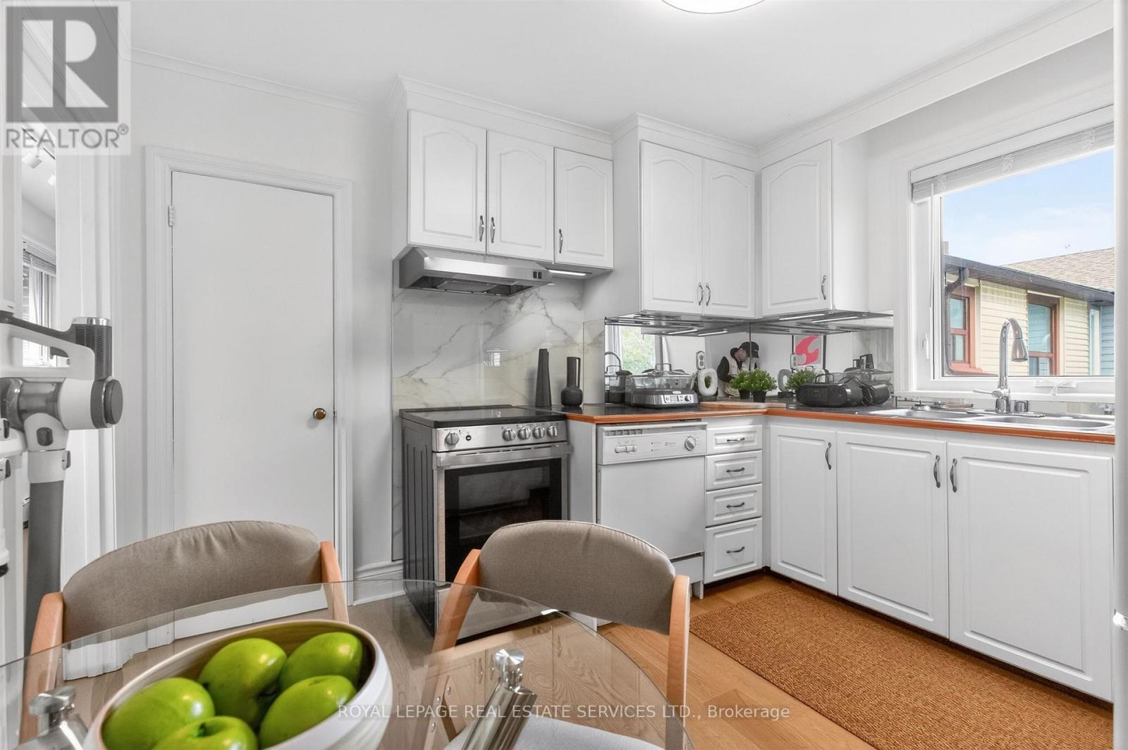 25 Lorindale Avenue, Toronto, ON - Indoor Photo Showing Kitchen With Double Sink