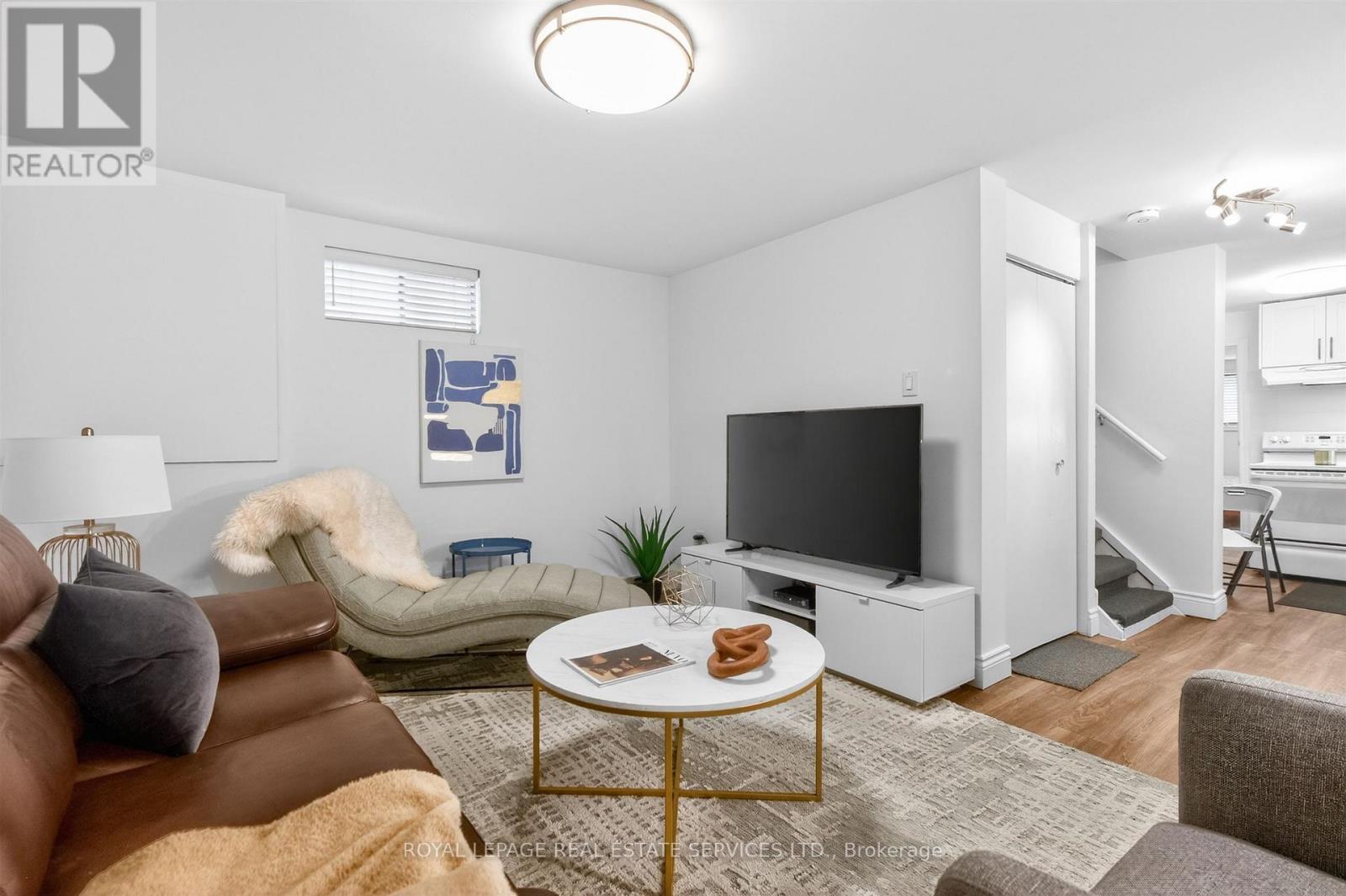 25 Lorindale Avenue, Toronto, ON - Indoor Photo Showing Living Room