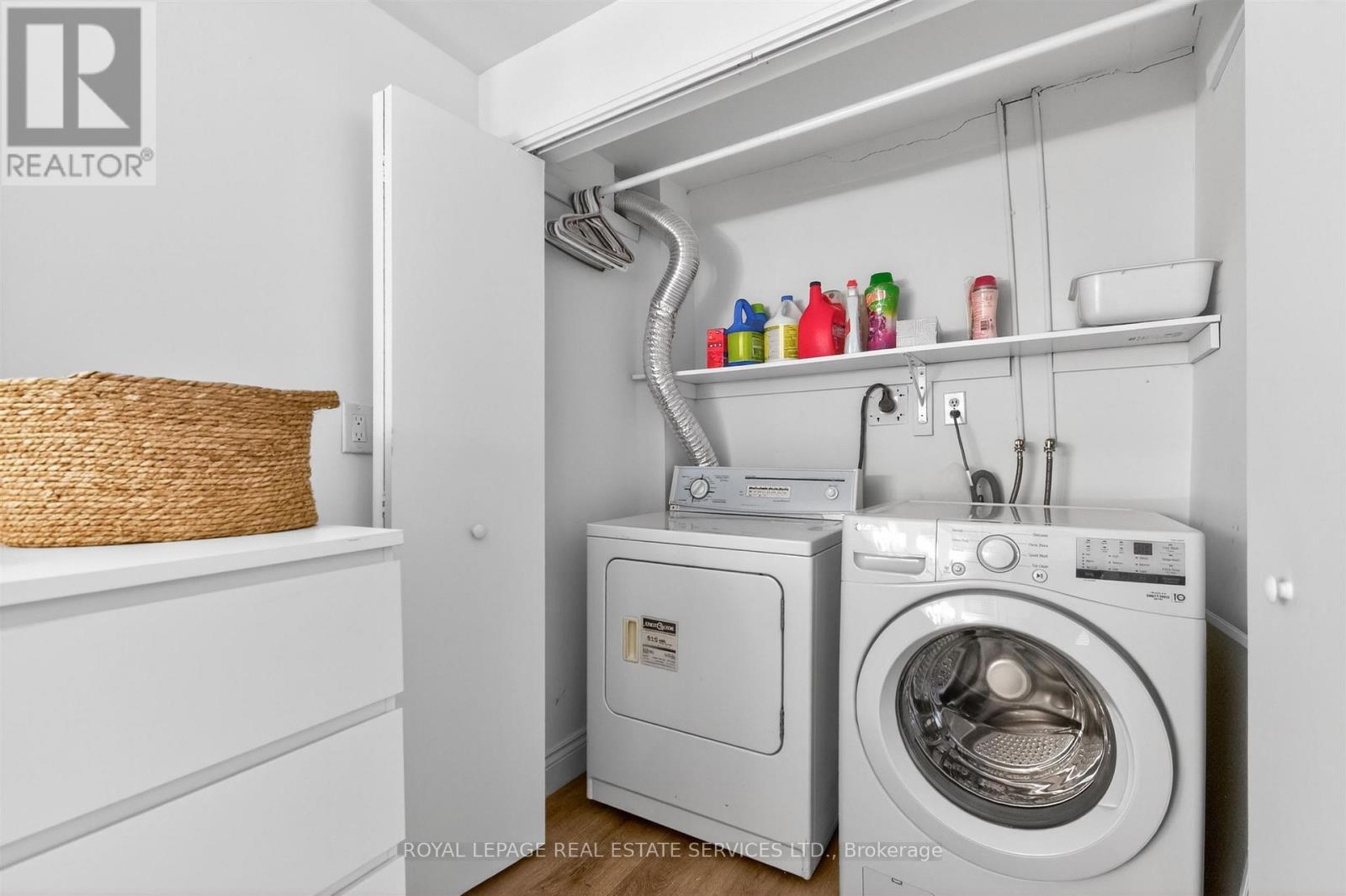 25 Lorindale Avenue, Toronto, ON - Indoor Photo Showing Laundry Room
