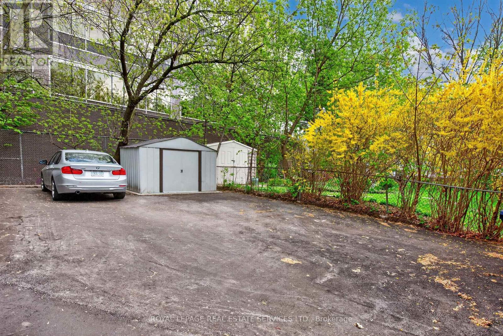25 Lorindale Avenue, Toronto, ON - Outdoor
