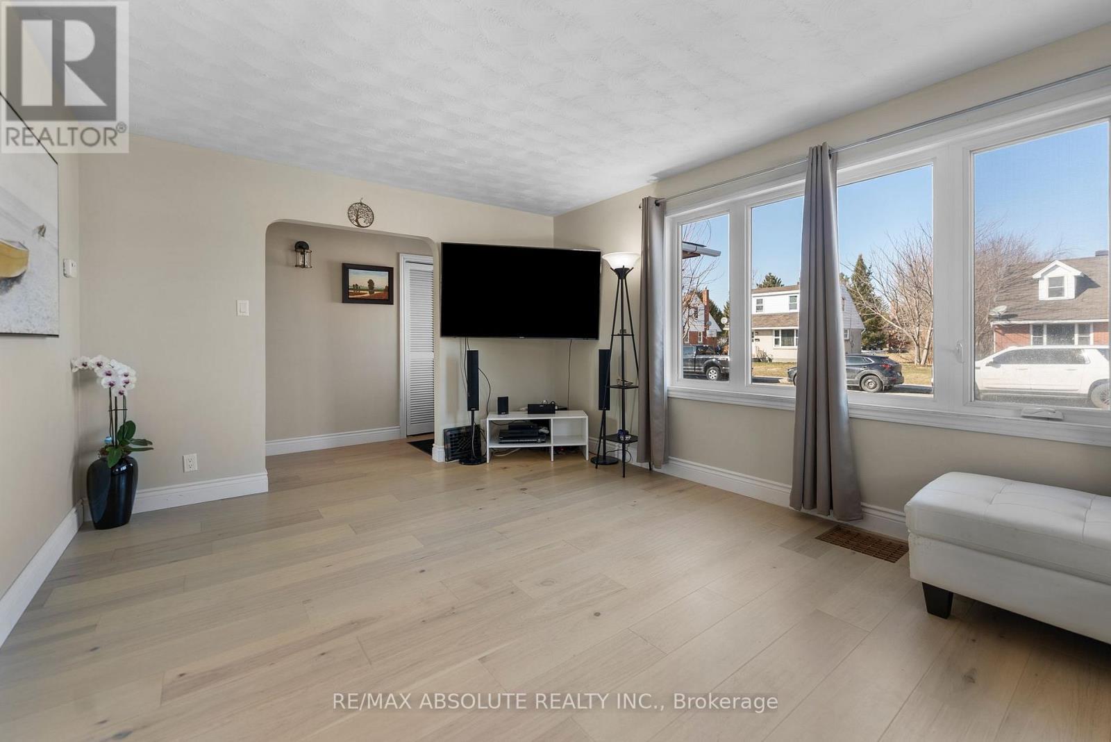 61 Third Avenue, Arnprior, ON - Indoor