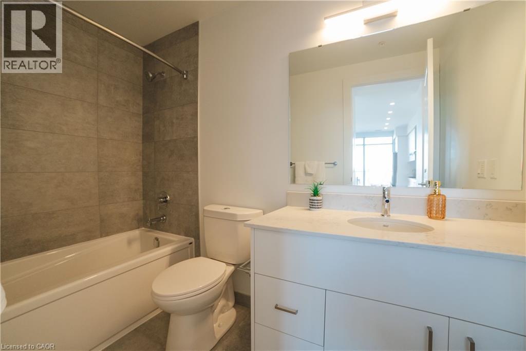 15 Glebe Street Unit# 1701, Cambridge, ON - Indoor Photo Showing Bathroom