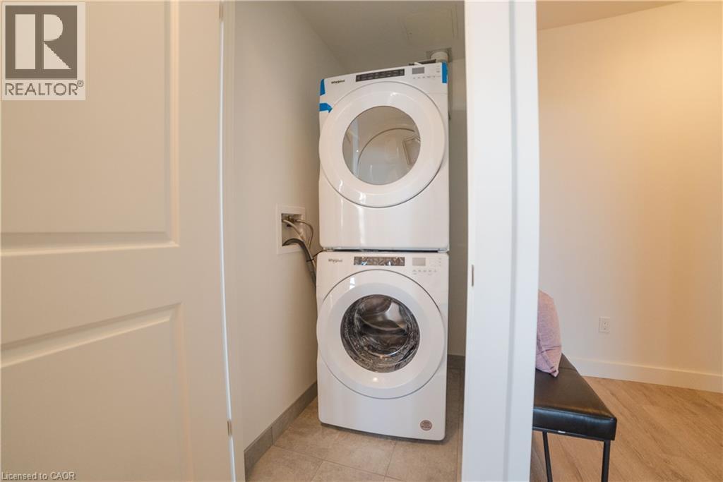15 Glebe Street Unit# 1701, Cambridge, ON - Indoor Photo Showing Laundry Room